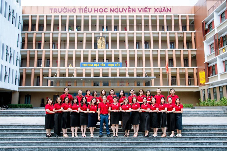 Đội ngũ giáo viên Trường tiểu học Nguyễn Viết Xuân