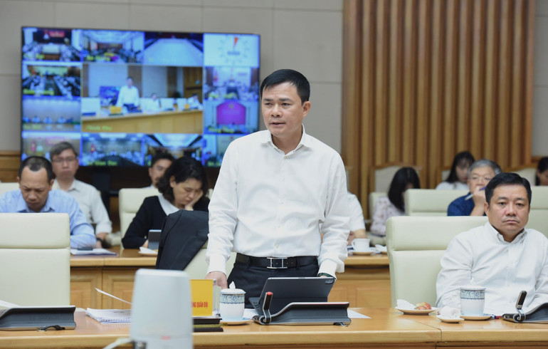 Chủ tịch kiêm Tổng Giám đốc Tập đoàn Công nghiệp Viễn thông Quân Đội Tào Đức Thắng phát biểu tại phiên họp.