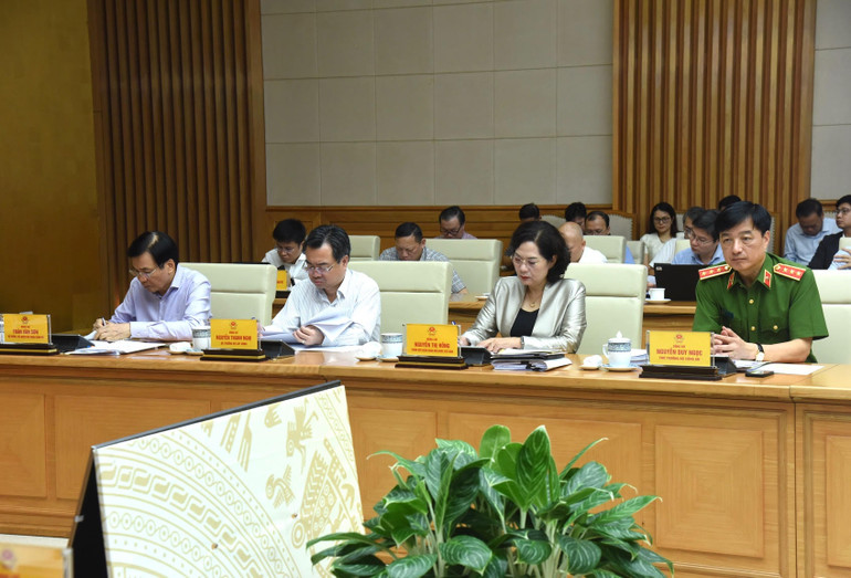 Đại diện lãnh đạo các Bộ, ban, ngành tham dự phiên họp.