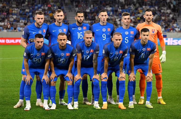 Đội hình ra quân của đội tuyển Slovakia. (Ảnh: Reuters)