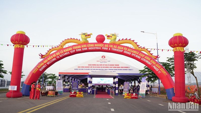 Khu công nghiệp, Đô thị và Dịch vụ Becamex VSIP Bình Định thuộc khu Kinh tế Nhơn Hội, bao gồm 1.000ha khu công nghiệp và 374ha khu tái định cư, khu cư dân, thương mại và dịch vụ. Khu công nghiệp, Đô thị và Dịch vụ Becamex VSIP Bình Định thuộc khu Kinh tế Nhơn Hội, bao gồm 1.000ha khu công nghiệp và 374ha khu tái định cư, khu cư dân, thương mại và dịch vụ.