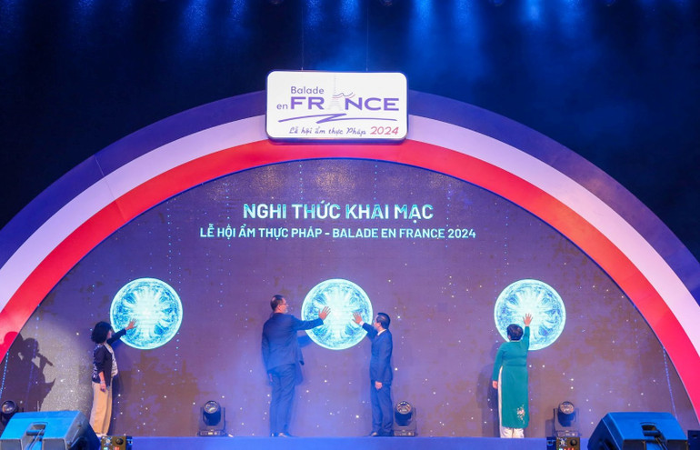Nghi thức khai mạc lễ hội.