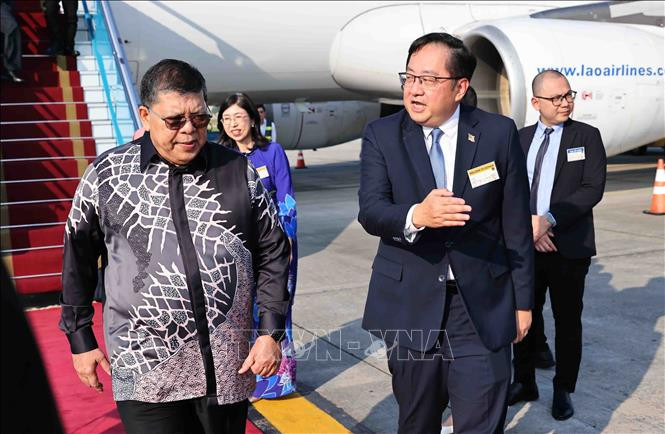 Chủ tịch Hạ viện Malaysia Tan Sri Dato’ Johari Bin Abdul tại Sân bay quốc tế Nội Bài. Ảnh: Minh Đức/TTXVN