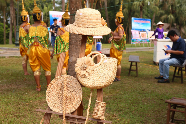Một số sản phẩm thủ công đan lát sau khi được hoàn thiện.