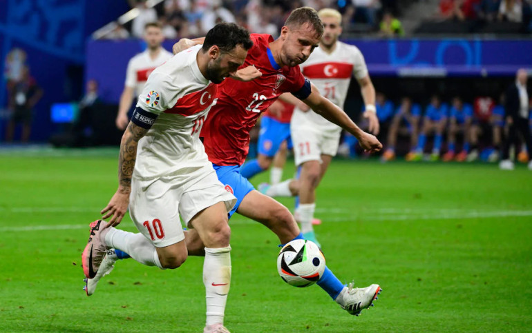 Đội tuyển Cộng hòa Séc vẫn thi đấu đầy quả cảm và cống hiến dù cho có thiếu người ở trên sân. (Ảnh: Getty Images) Đội tuyển Cộng hòa Séc vẫn thi đấu đầy quả cảm và cống hiến dù cho có thiếu người ở trên sân. (Ảnh: Getty Images)