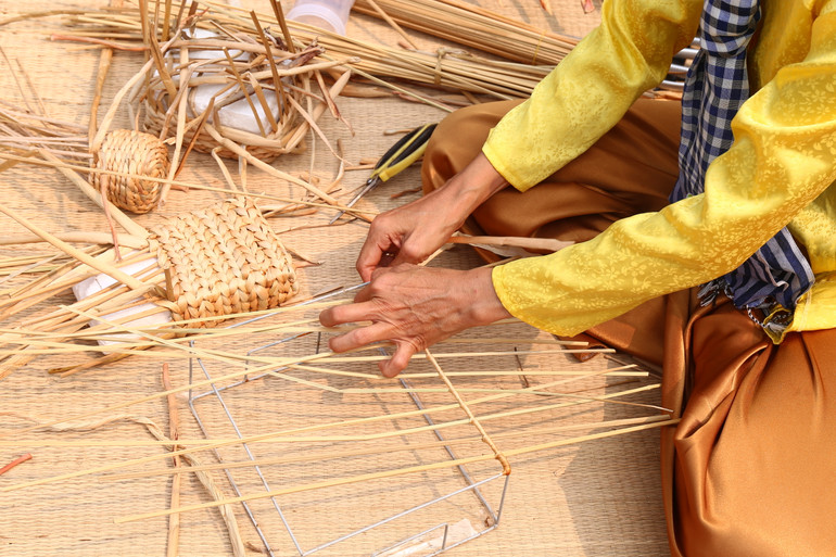 Đến với ngày hội, du khách không khỏi trầm trồ khi được chiêm ngưỡng những sản phẩm đan thủ công được thực hiện tỉ mỉ bằng đôi bàn tay khéo léo của người nghệ nhân Sóc Trăng.