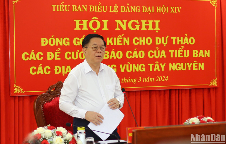 Đồng chí Trưởng ban Tuyên giáo Trung ương Nguyễn Trọng Nghĩa phát biểu kết luận hội nghị. Đồng chí Trưởng ban Tuyên giáo Trung ương Nguyễn Trọng Nghĩa phát biểu kết luận hội nghị.