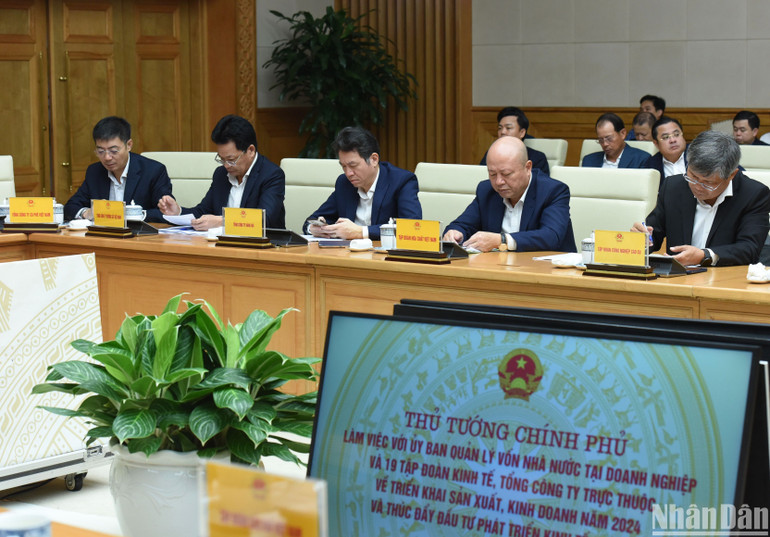 Đại diện lãnh đạo các tập đoàn kinh tế, tổng công ty trực thuộc tham dự hội nghị. Đại diện lãnh đạo các tập đoàn kinh tế, tổng công ty trực thuộc tham dự hội nghị.