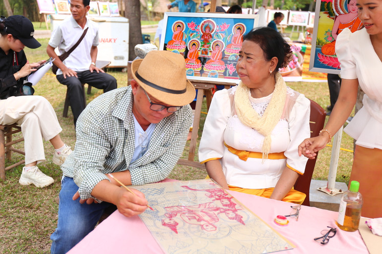 Đến với ngày hội, người dân và du khách sẽ được trực tiếp trải nghiệm văn hóa của tỉnh Sóc Trăng thông qua những hoạt động như vẽ tranh, khám phá ẩm thực, tận hưởng những tiết mục văn nghệ đặc sắc mang đậm nét cổ truyền của người dân tộc Khmer,... Ngày hội diễn ra từ 20-21/4/2024 tại Làng Văn hóa-Du lịch các dân tộc Việt Nam (Đồng Mô, Hà Nội).