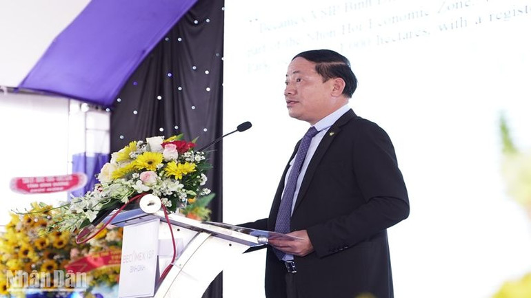 Chủ tịch Ủy ban nhân dân tỉnh Phạm Anh Tuấn phát biểu ý kiến tại buổi lễ. Chủ tịch Ủy ban nhân dân tỉnh Phạm Anh Tuấn phát biểu ý kiến tại buổi lễ.