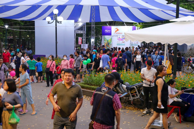 Lễ hội ẩm thực Pháp thu hút đông đảo người dân tới tham quan và trải nghiệm.