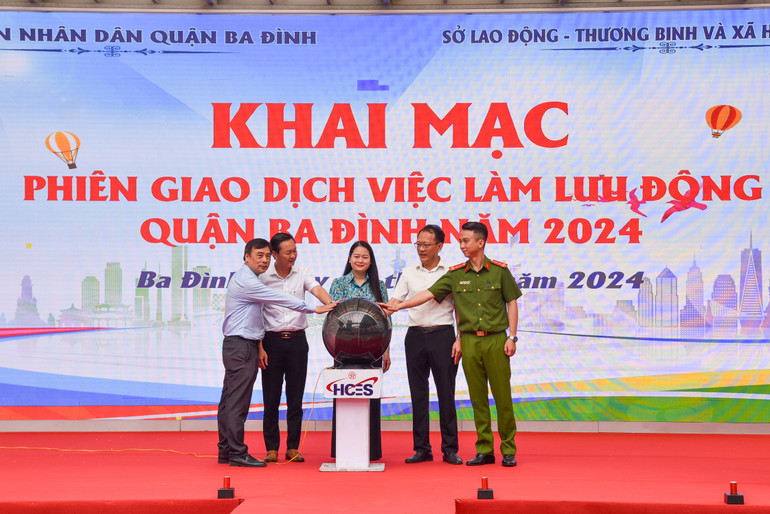 Lễ khai mạc Phiên giao dịch việc làm lưu động quận Ba Đình năm 2024.