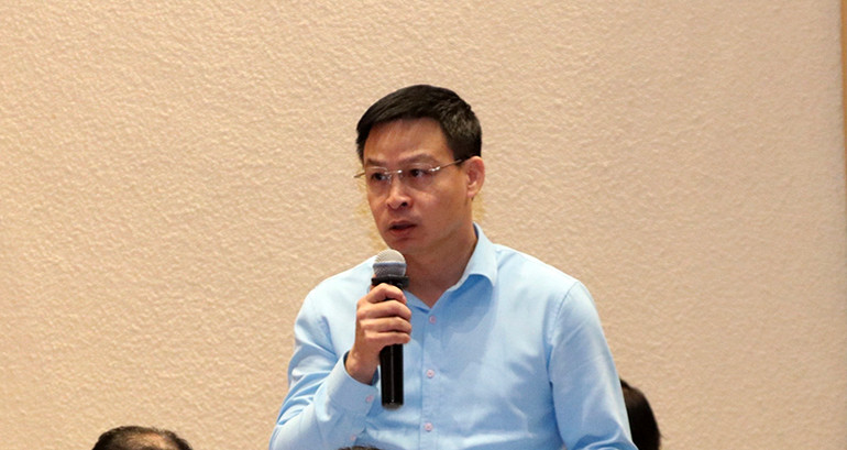 Ông Lê Mạnh Thường (Tập đoàn Công nghiệp Than-Khoáng sản Việt Nam) đề xuất kiến nghị tại phiên đối thoại.