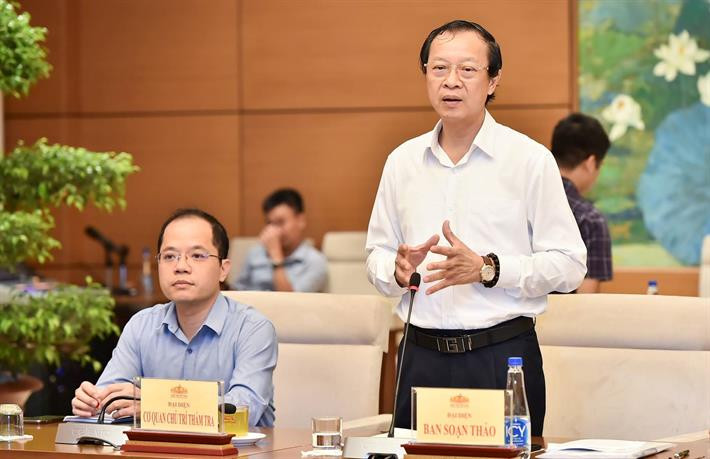 Thứ trưởng Giáo dục và Đào tạo Phạm Ngọc Thưởng phát biểu tại Phiên họp