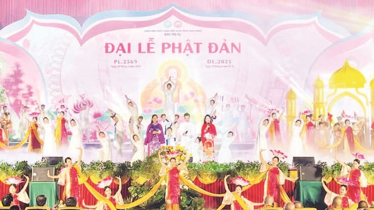 Chương trình nghệ thuật đặc sắc tại Đại lễ.