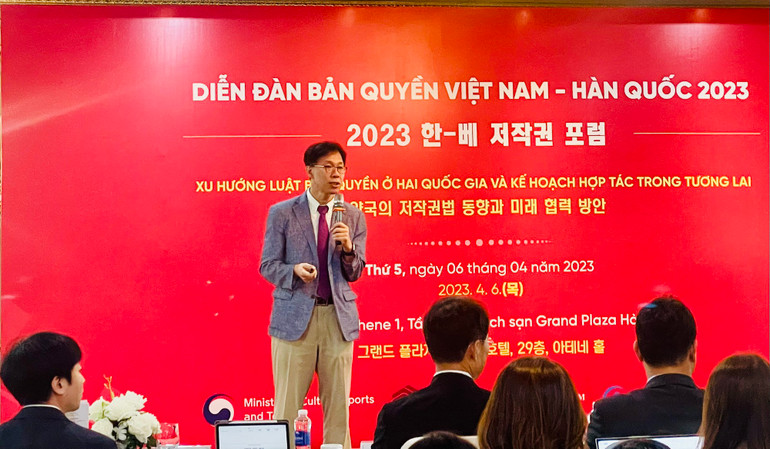 Chuyên gia Hàn Quốc chia sẻ trong việc bảo hộ quyền tác giả tại một diễn đàn.