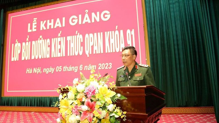 Giám đốc Học viện Quốc phòng phát biểu tại buổi lễ.