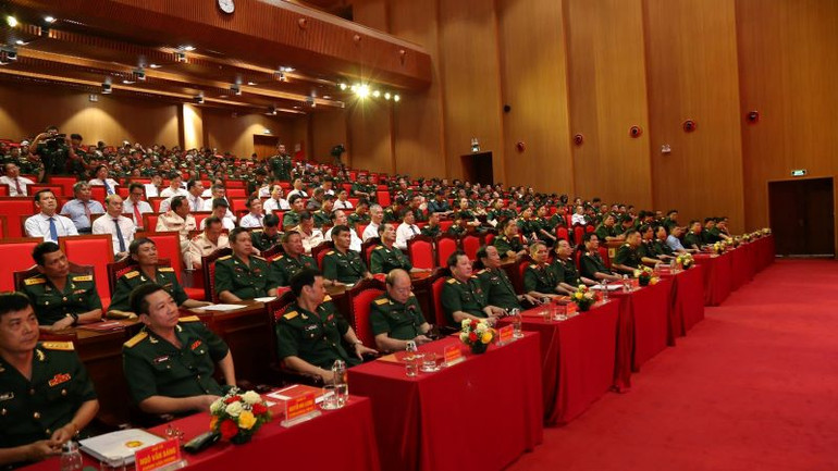 Quang cảnh buổi lễ bế giảng.