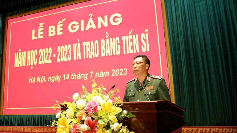 Giám đốc Học viện Quốc phòng Trần Việt Khoa phát biểu tại buổi lễ.