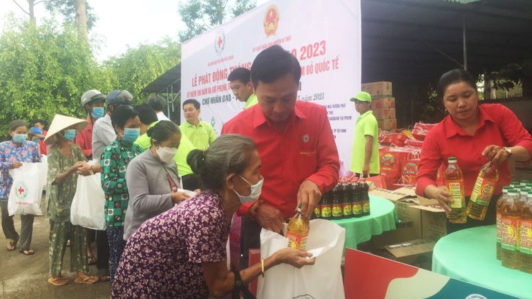 Hội Chữ thập đỏ tỉnh Hậu Giang tổ chức Chợ nhân đạo. Hội Chữ thập đỏ tỉnh Hậu Giang tổ chức Chợ nhân đạo.