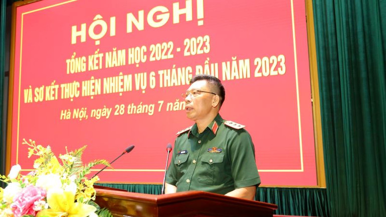 Thượng tướng Trần Việt Khoa, Giám đốc Học viện Quốc phòng phát biểu tại hội nghị. Thượng tướng Trần Việt Khoa, Giám đốc Học viện Quốc phòng phát biểu tại hội nghị.