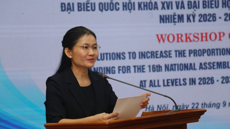 Phó Chủ tịch Hội LIên hiệp Phụ nữ Việt Nam Tôn Ngọc Hạnh phát biểu ý kiến.