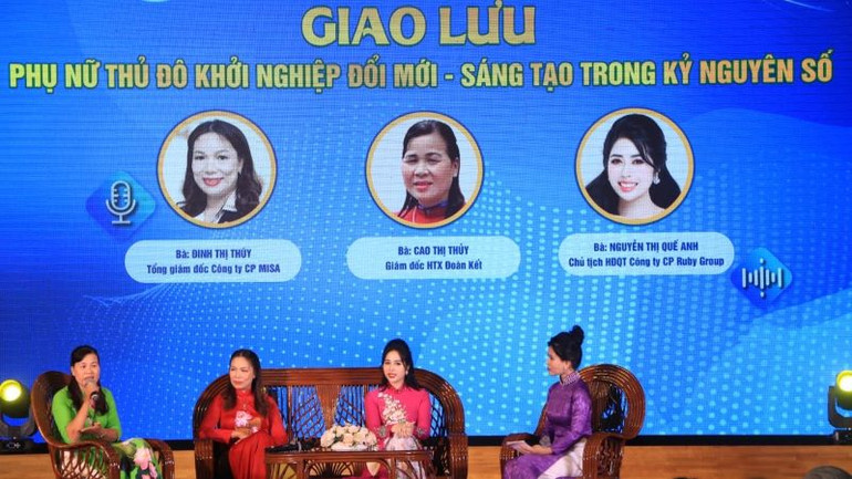 Các nữ doanh nhân tham gia giao lưu tại ngày hội.
