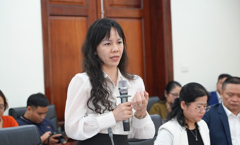 PGS,TS Bùi Thị Hồng Thái, Giám đốc Trung tâm Nghiên cứu và dịch vụ tâm lý xã hội PGS,TS Bùi Thị Hồng Thái, Giám đốc Trung tâm Nghiên cứu và dịch vụ tâm lý xã hội