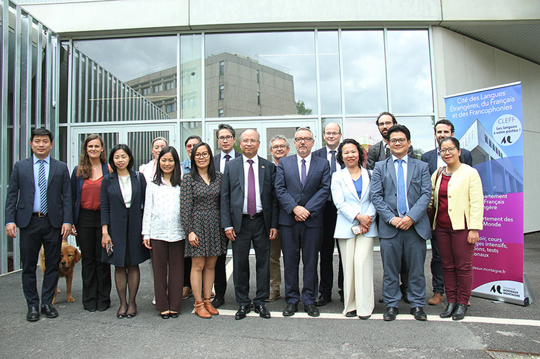 Đại sứ Đinh Toàn Thắng và lãnh đạo CLEFF đánh giá cao đề xuất về trao đổi giữa sinh viên ngôn ngữ tiếng Việt tại trường Bordeaux với sinh viên tiếng Pháp tại Việt Nam. (Ảnh: Khải Hoàn) Đại sứ Đinh Toàn Thắng và lãnh đạo CLEFF đánh giá cao đề xuất về trao đổi giữa sinh viên ngôn ngữ tiếng Việt tại trường Bordeaux với sinh viên tiếng Pháp tại Việt Nam. (Ảnh: Khải Hoàn)