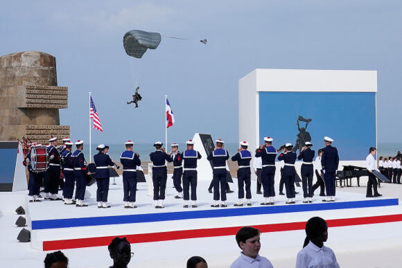 Các hoạt động tái hiện cuộc đổ bộ lên bãi biển Normandie. Ảnh: Reuters.