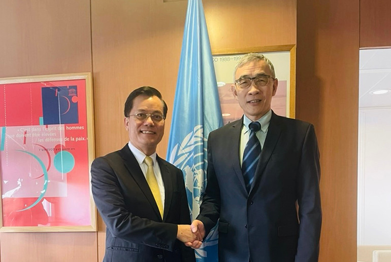 Thứ trưởng Hà Kim Ngọc, Chủ tịch Ủy ban Quốc gia UNESCO Việt Nam làm việc với Phó Tổng Giám đốc UNESCO Xing Qu.