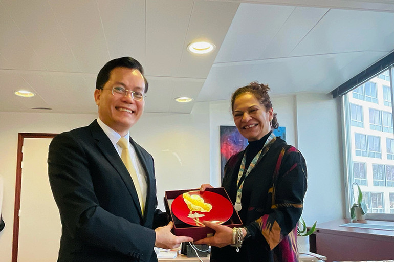 Thứ trưởng Hà Kim Ngọc, Chủ tịch Ủy ban Quốc gia UNESCO Việt Nam gặp Trợ lý Tổng Giám đốc về Khoa học Tự nhiên Lidia Brito.