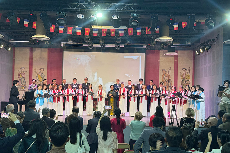 Tháng 5 hằng năm là dịp đặc biệt để tưởng nhớ, tự hào về Chủ tịch Hồ Chí Minh, tài sản vô giá và nguồn cổ vũ to lớn đối với các thế hệ người Việt Nam ở trong và ngoài nước. Ảnh: Khải Hoàn.