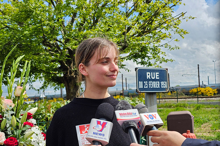 Chị Astrid Gonzalez mong muốn thế hệ trẻ Pháp và Việt Nam phát huy truyền thống đoàn kết được vun đắp qua nhiều thế hệ từ cuộc kháng chiến cứu nước của Việt Nam. Ảnh: Minh Duy
