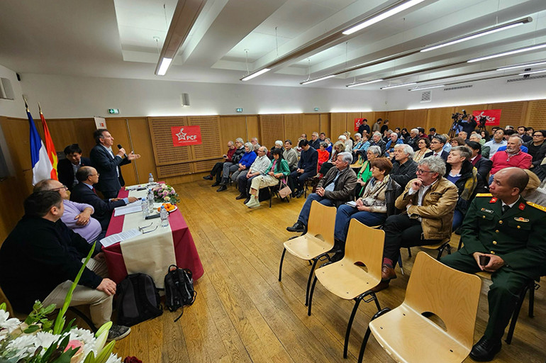 Tham dự hội thảo là những người bạn Pháp luôn quan tâm và ủng hộ Việt Nam trong cuộc đấu tranh giải phóng dân tộc, thống nhất đất nước cũng như phát triển và hội nhập quốc tế. Ảnh: Minh Duy.