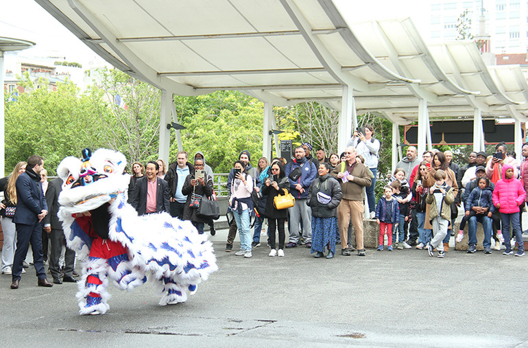 Giới thiệu Không gian Việt Nam ngay từ cổng của hội chợ. Ảnh: MINH DUY