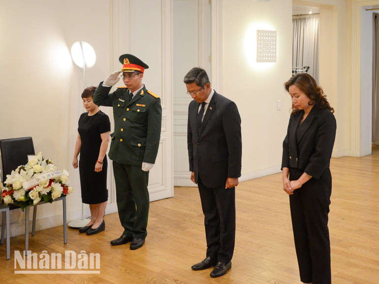 Đại sứ Vương quốc Campuchia tại Pháp David Luy: Chúng tôi xin gửi lời chia buồn sâu sắc nhất tới Chính phủ, nhân dân và gia đình Tổng Bí thư Nguyễn Phú Trọng, một nhà lãnh đạo tận tâm đã có những đóng góp quan trọng cho quan hệ hai nước. (Ảnh: MINH DUY)