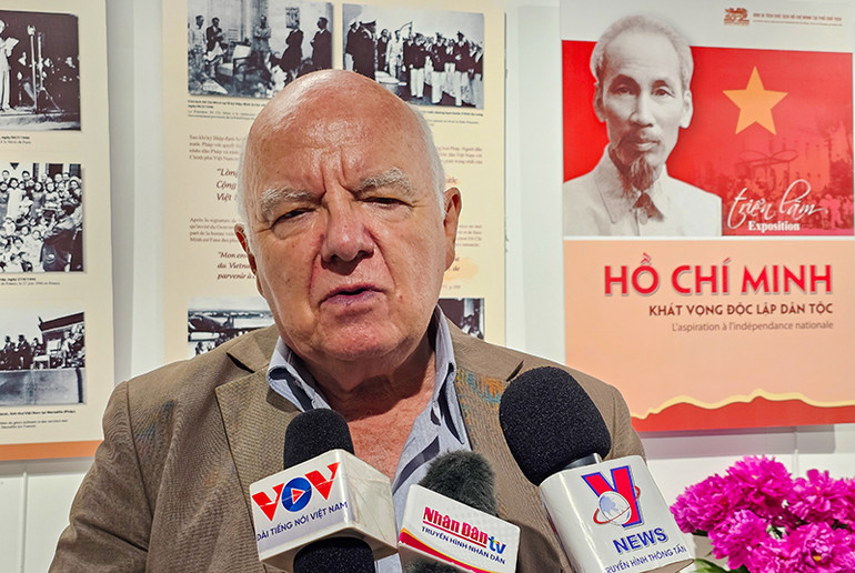 Cựu Thị trưởng Jean-Pierre Brard khẳng định: Người là một hình ảnh vô cùng tuyệt vời trong lịch sử nhân loại. Ảnh: Minh Duy.