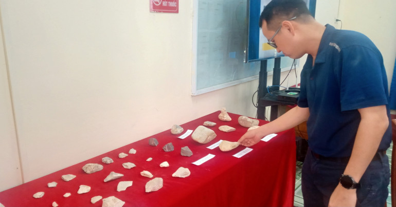 Nhiều hiện vật thu được khi khai quật di chỉ khảo cổ Mái Đá Ngườm lần 5 mang lại những nhận thức mới.