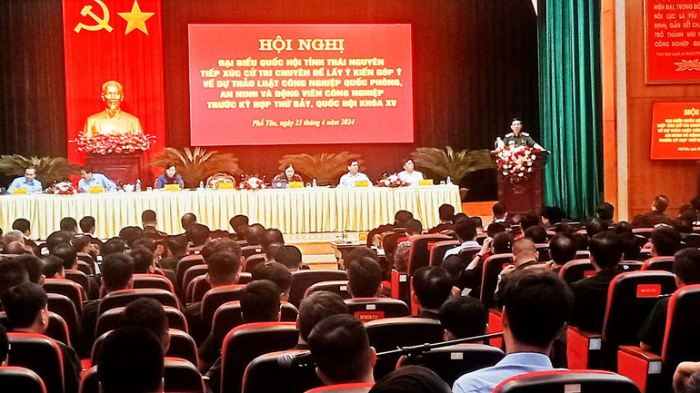 Nhiều ý kiến góp ý Dự thảo Luật Công nghiệp quốc phòng, an ninh và động viên công nghiệp tại hội nghị.