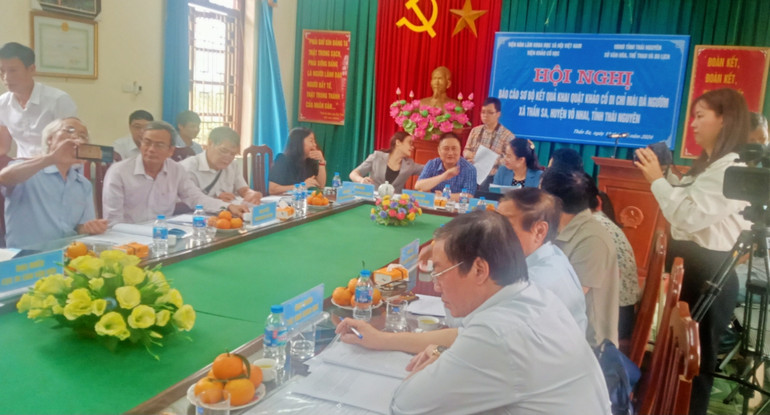 Tại hội nghị báo cáo sơ bộ ngày 12/4, hầu hết các nhà khoa học, nhà nghiên cứu xúc động với kết quả khai quật di chỉ khảo cổ Mái Đá Ngườm lần 5.