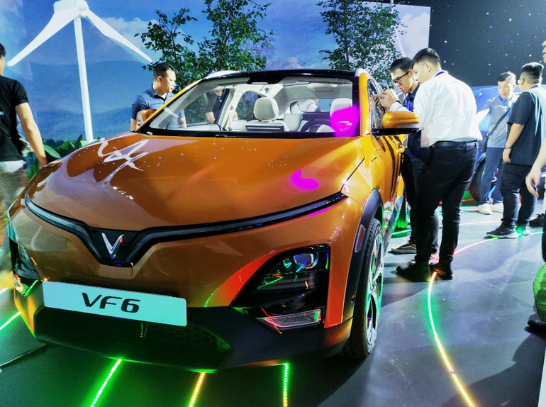 Mẫu xe SUV VF 6 lần đầu tiên được trưng bày.