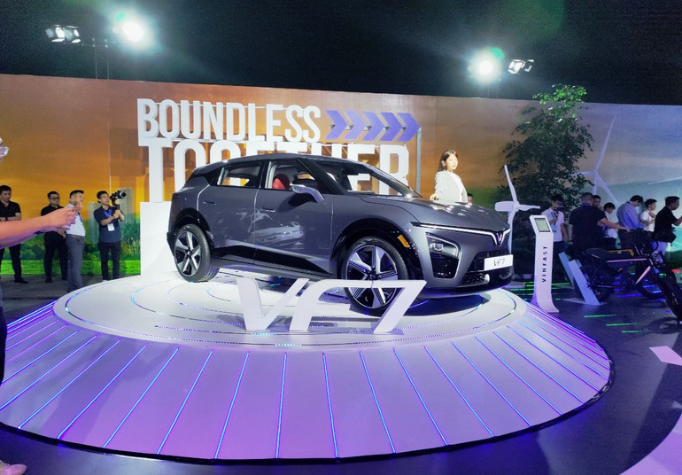 Mẫu xe VF 7 cá tính, trẻ trung.