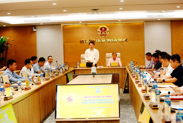 Bộ Thông tin và Truyền thông tổ chức họp báo công bố, phát động Giải thưởng “Sản phẩm công nghệ số Make in Viet Nam” năm 2023. Bộ Thông tin và Truyền thông tổ chức họp báo công bố, phát động Giải thưởng “Sản phẩm công nghệ số Make in Viet Nam” năm 2023.