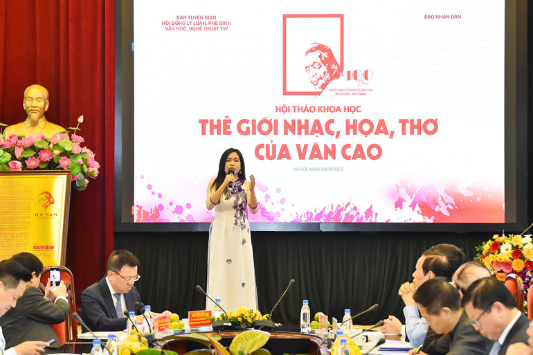 Tác phẩm Suối mơ được nữ ca sĩ Đài Tiếng nói Việt Nam biểu diễn.