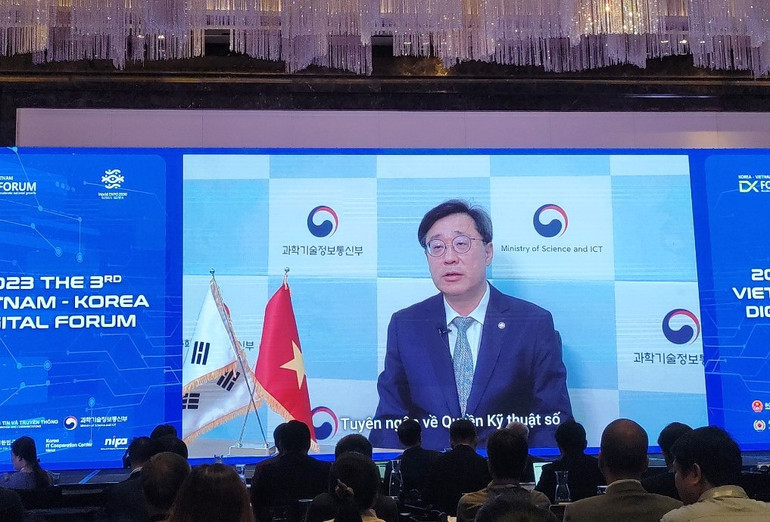 Ông Park Yun Kyu, Thứ trưởng Khoa học, Công nghệ thông tin và Truyền thông Hàn Quốc có bài phát biểu chào mừng Diễn đàn.