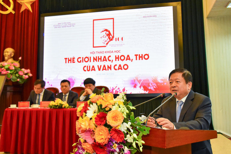 Phó Giáo sư, Tiến sĩ, nhạc sĩ Đỗ Hồng Quân phát biểu tham luận.