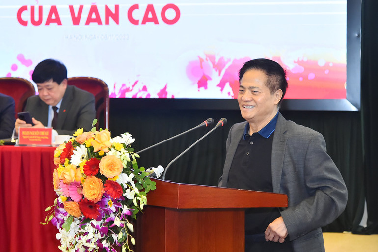 Phó Giáo sư, Tiến sĩ Đào Duy Quát phát biểu.