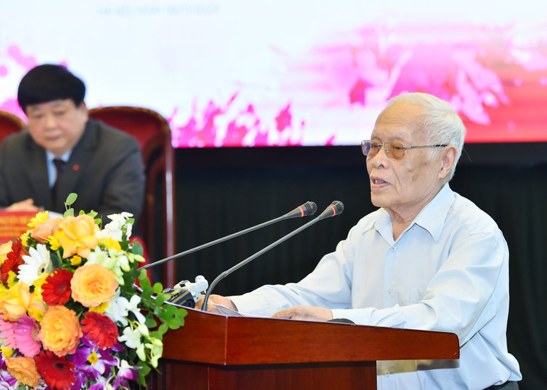 GS Phong Lê phát biểu mở đầu.