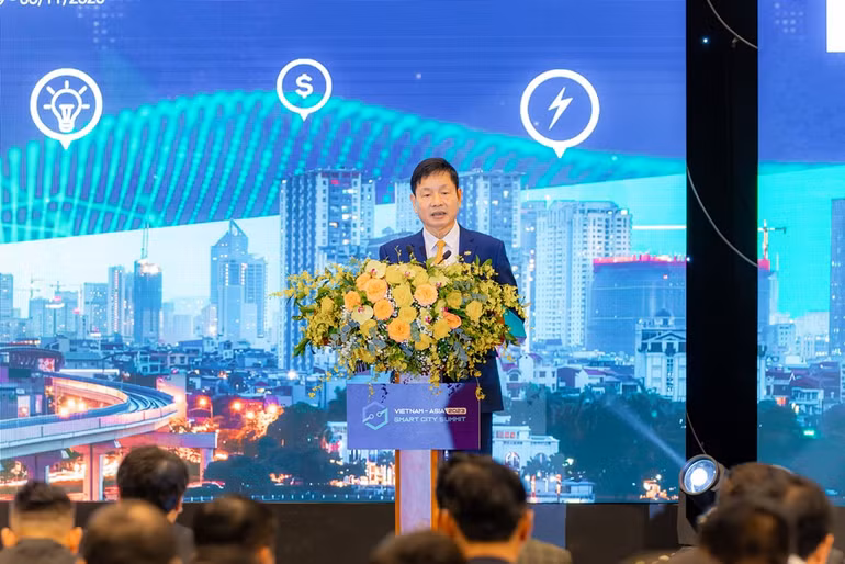 Ông Trương Gia Bình, Chủ tịch Hội đồng Sáng lập VINASA, Chủ tịch Hội đồng quản trị FPT phát biểu khai mạc Smart City Summit 2023.